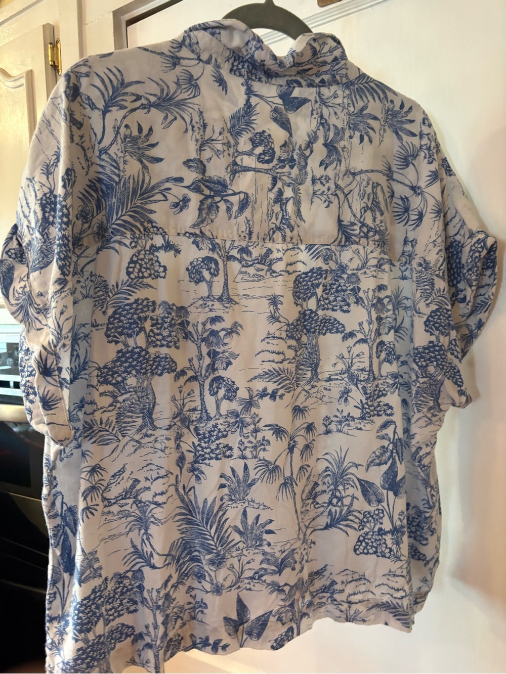 Nicole Miller linen blend Lightweight Blue Floral Button-Up Shirt - Picture 2 of 4